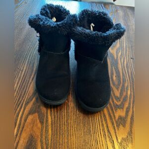 Makalu women’s 6m fur-lined boot black buckle booties